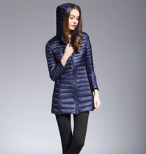 doudoune bleu foncé tendance 2018 chic classe femme longue haute qualité duvet ultra fine légère à capuche parka couleur chaude uniqlo moncler jott canada goose north uniclo pas cher transportable en pochon