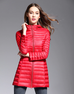 doudoune rouge pétant tendance 2018 chic classe femme longue haute qualité duvet ultra fine légère à capuche parka couleur chaude uniqlo moncler jott canada goose north uniclo pas cher transportable en pochon