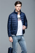 doudoune tendance 2018 2019 2020 chic classe bleu navy foncé haute qualité duvet plume ultra fine légère homme couleur chaude uniqlo moncler jott canada goose the north face uniclo pas cher transportable en pochon porté