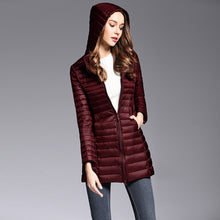 doudoune rouge bordeaux tendance 2018 chic classe femme longue haute qualité duvet ultra fine légère à capuche parka couleur chaude uniqlo moncler jott canada goose north uniclo pas cher transportable en pochon